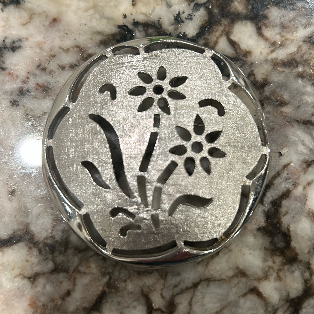 Sarah Coventry Brushed Silver Open Floral Brooch Pendant